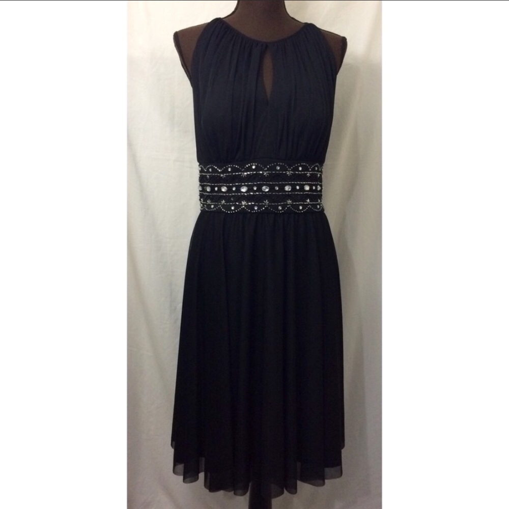 Jessica Howard Keyhole Embellished Dress